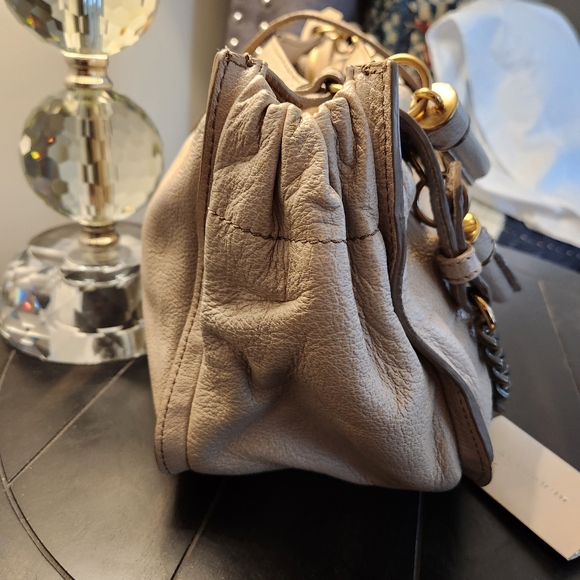 BURBERRY Beige Pebble Grain Leather Zip & Turn lock Satchel - Picture 7 of 16